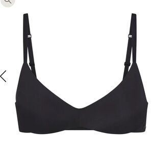 SKIMS WIRELESS FORM SUPER
PUSH-UP  BRA NWT